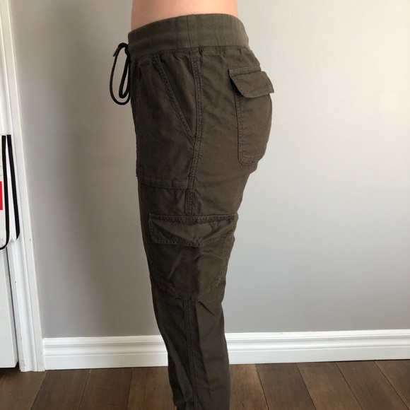 Aritzia Pants & Jumpsuits Aritzia Cargo Joggers By The Brand Community Poshmark